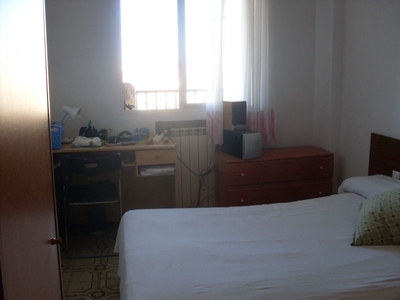 Alquiler habitacion de piso con terraza en Ciutat Jardí (Lleida), Rovira Roure 40