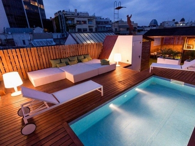 Ático en venta en La Dreta de l'Eixample de 4 habitaciones con terraza y piscina