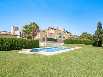 !Gran oportunidad¡ Apartamento Ático con vistas al mar en venta en el centro de Estepona. Málaga