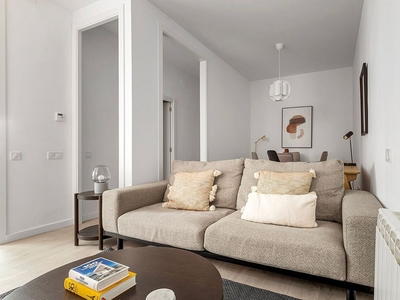 Piso en alquiler en calle De Girona de 2 habitaciones con terraza y muebles