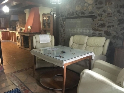 Alquiler de piso en Navaconcejo de 2 habitaciones con terraza y muebles