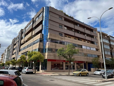 Piso en alquiler en Ruta de la Plata de 4 habitaciones con terraza y garaje