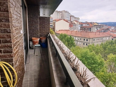 Piso en venta en Universidad de 4 habitaciones con terraza y garaje