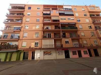 Piso en venta en Vall d´Uixó (la) de 4 habitaciones con balcón
