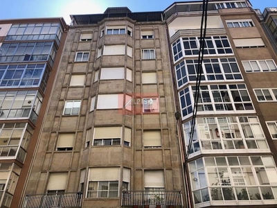 Venta de ático en Centro - Ourense de 4 habitaciones con terraza y calefacción