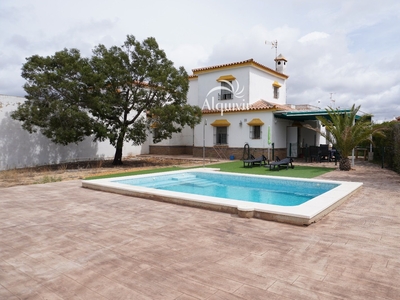 Venta de casa con piscina en Matalascañas (Almonte)