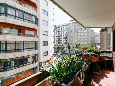 Venta de piso en Areal – Zona Centro de 4 habitaciones con terraza y garaje
