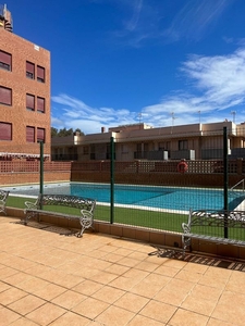 Piso en venta en Melilla de 2 habitaciones con piscina y garaje