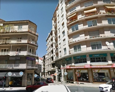 Venta de piso en Centro - Ourense de 4 habitaciones con terraza y piscina