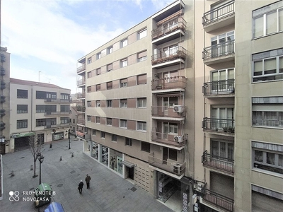 Venta de piso en Centro - Salamanca de 3 habitaciones con balcón y calefacción