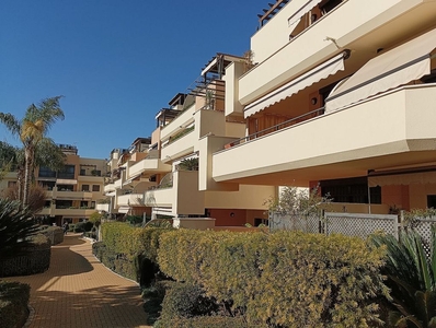 Venta de piso en Santa Rosa - Valdeolleros de 3 habitaciones con terraza y piscina