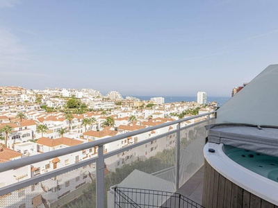 Venta Piso Benalmádena. Piso de tres habitaciones en Manuel Mena Palma. Quinta planta con terraza