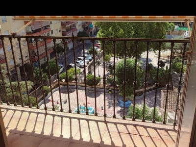 Venta Piso Fuengirola. Piso de dos habitaciones en Plaza de los Niños. Buen estado quinta planta con terraza