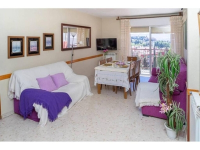 Venta Piso Granada. Piso de cuatro habitaciones en Calle DIEGO DE RIVERA. Buen estado octava planta con balcón