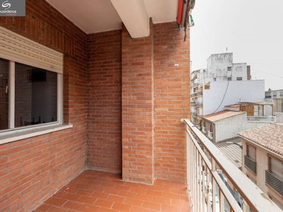 Venta Piso Granada. Piso de cuatro habitaciones en Mirador De La Sierra. Con terraza