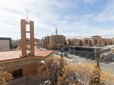 Venta Piso Granada. Piso de tres habitaciones en Palencia. Cuarta planta con terraza