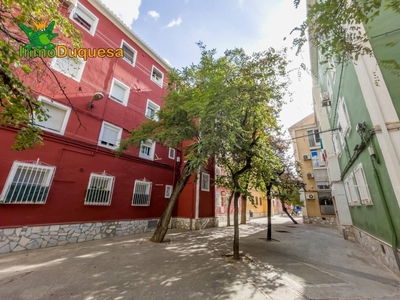 Venta Piso Granada. Piso de tres habitaciones en Rio Guadalfeo 2. Primera planta con balcón