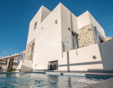 Villa independiente en venta en Playa Flamenca, Orihuela