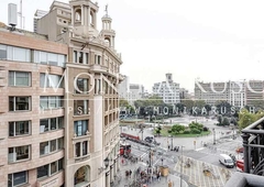 Alquiler piso fantástico piso recién reformado en rambla de catalunya con vistas a plaza catalunya.la propiedad tiene una superficie construida de 249 m². la vivienda tiene un espacioso salón con 3 balcones exteriores a rambla de catalunya y vistas a la plaza catalunya en Barcelona