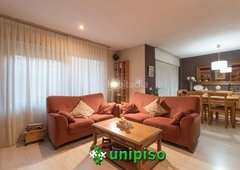 Casa adosada con 4 habitaciones con parking, calefacción y aire acondicionado en Fuenlabrada