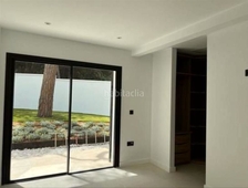 Casa en avenida de españa casa con 3 habitaciones con parking, piscina y aire acondicionado en Marbella