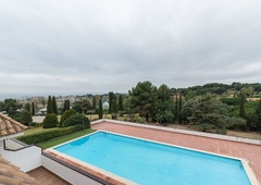 Piso en venta en Sant Vicenç de Montalt de 4 habitaciones con terraza y piscina