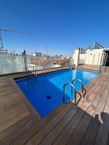 Alquiler de piso en calle De Fuencarral de 1 habitación con terraza y piscina