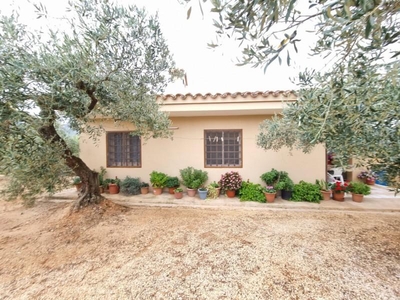 Casa con terreno en el Perelló