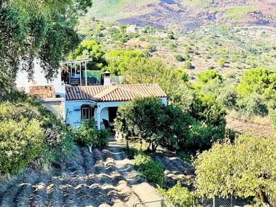 Casa con terreno en Estepona