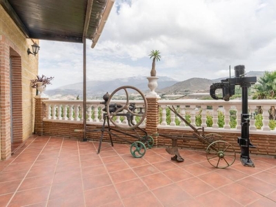 Casa con terreno en Motril