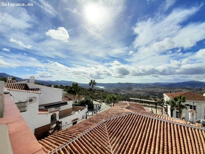 Chalet adosado con amplia terraza y vistas panorámicas al Pantano