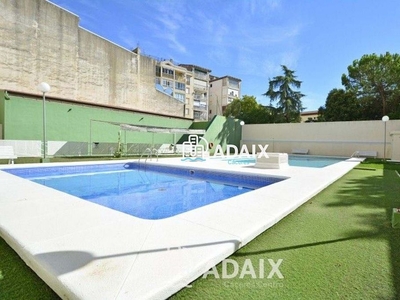 Piso en venta en Centro - Cáceres de 4 habitaciones con terraza y piscina