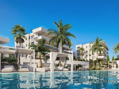 Piso en venta en Los Monteros - Bahía de Marbella de 4 habitaciones con terraza y piscina