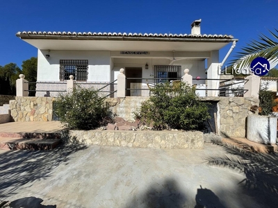 Venta de casa con piscina y terraza en Bugarra, Llíria