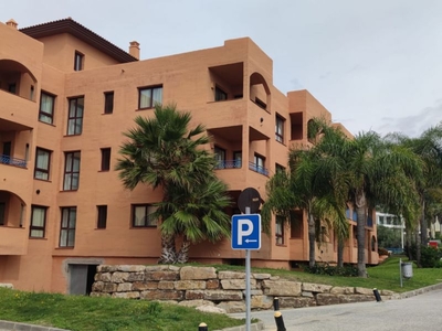 Venta de piso con piscina y terraza en Cancelada (Estepona), Zona Belahir