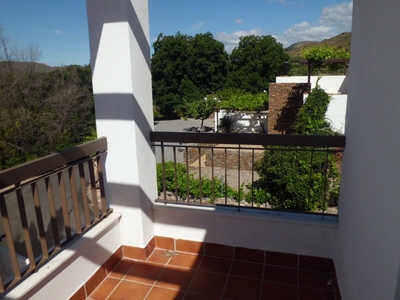 Venta de piso con terraza en Fondón, FRENTE AL RIO