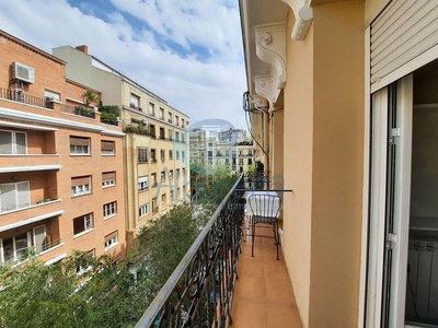 Venta de piso en Argüelles de 3 habitaciones con terraza y balcón