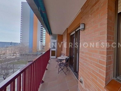 Venta de piso en El Besós i el Maresme de 4 habitaciones con terraza y balcón