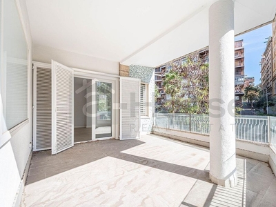 Venta de piso en Sant Gervasi - La Bonanova de 3 habitaciones con terraza y balcón
