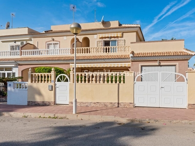 Villa en venta en Benijófar