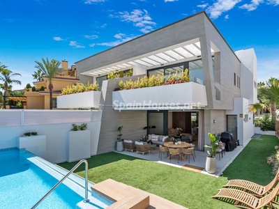 Villa pareada en venta en Puerto Banús, Marbella