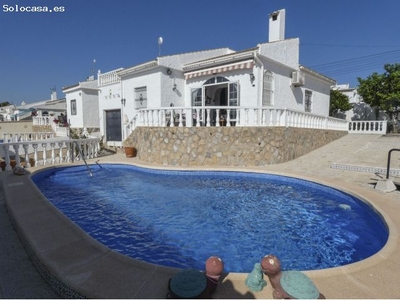 Villa reformada con piscina climatizada en San Luis, Torrevieja (Alicante)