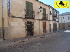 Venta Chalet en Calle la Cruz Ávila. A reformar con balcón 242 m²