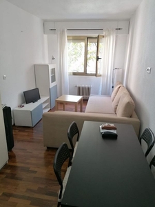 Estudio en alquiler en Universidad - Malasaña con piscina y muebles