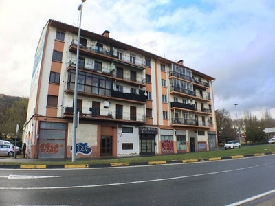 Piso en venta en carretera Guipuzcoa de 3 habitaciones con terraza y balcón