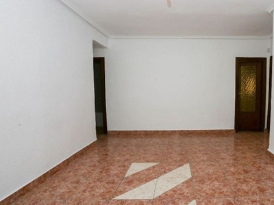 Piso en venta en Els Orriols de 4 habitaciones y 67 m²