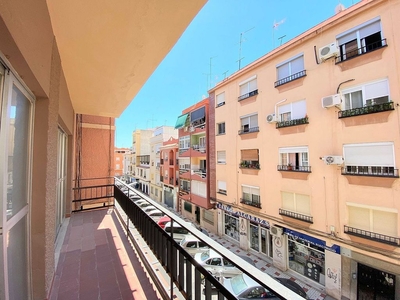 Venta de piso en calle Cataluña de 5 habitaciones con terraza y ascensor