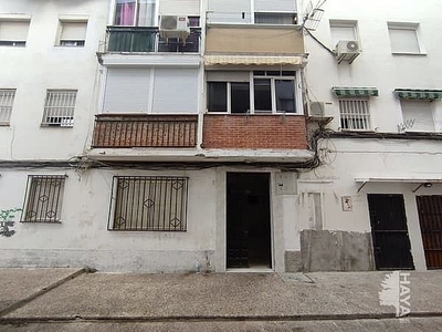 Venta de piso en Carlos Haya de 3 habitaciones con terraza y balcón