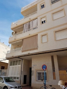 Venta de piso en Centro - Torrevieja de 2 habitaciones con terraza y ascensor