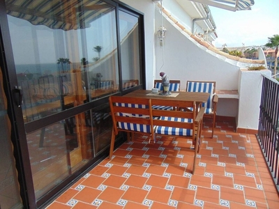 Venta de piso en Estepona Oeste - Valle Romano - Bahía Dorada de 3 habitaciones con terraza